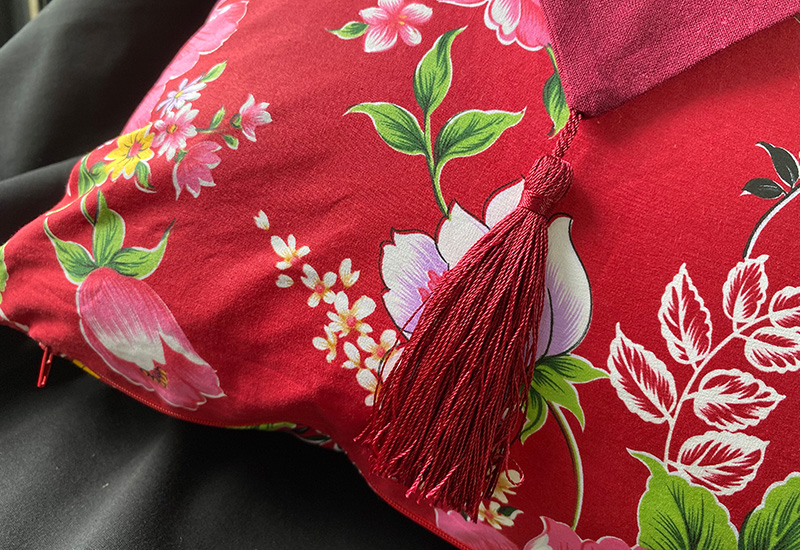 台灣花布抱枕套-三角暗紅  台灣花布抱枕套-三角暗紅