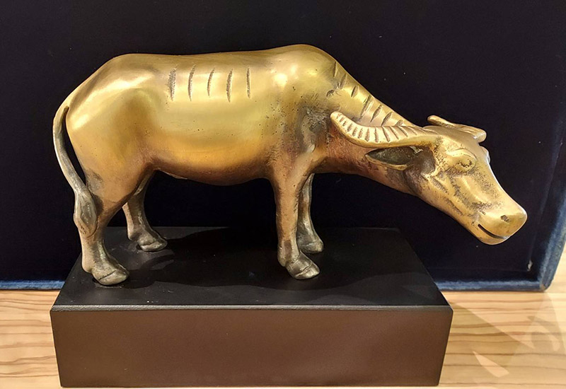 禾櫸 土金水牛青銅雕塑 禾櫸 土金水牛青銅雕塑