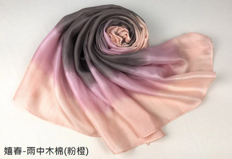 天染工坊 嬉春— 天染伊麗紗蠶絲圍巾(4色可選) 天染工坊 嬉春— 天染伊麗紗蠶絲圍巾(4色可選)