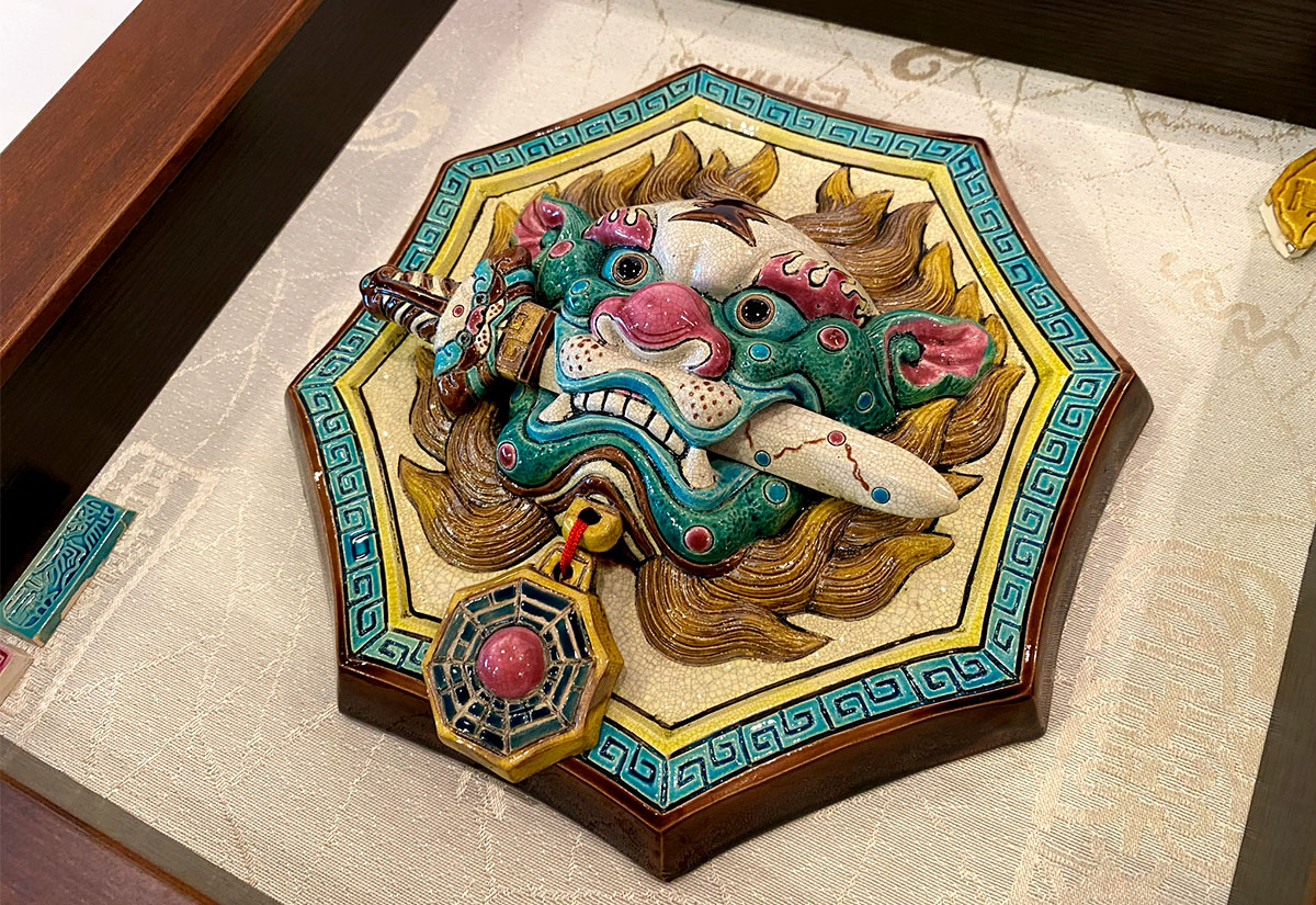 呂世仁 避邪獅(框) 交趾陶 掛畫 呂世仁 避邪獅(框) 交趾陶 掛畫