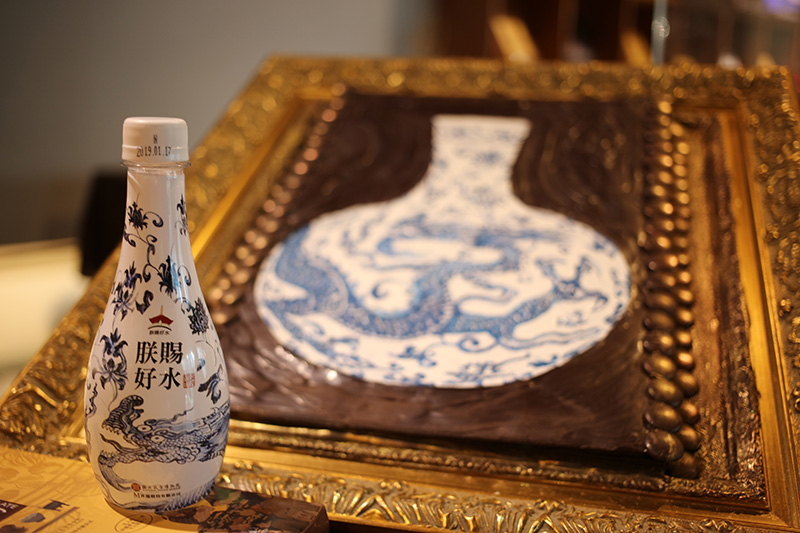 綽科拉 朕賜好水 龍紋天球瓶(24入)  礦泉水整箱售 綽科拉 朕賜好水 龍紋天球瓶(24入)  礦泉水整箱售