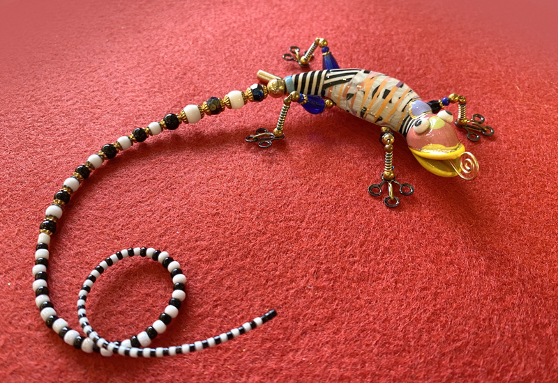 蔡爾平 純手工經典小壁虎(長尾巴) 彩鑲瓷雕塑別針胸針 蔡爾平 純手工經典小壁虎(長尾巴) 彩鑲瓷雕塑別針胸針