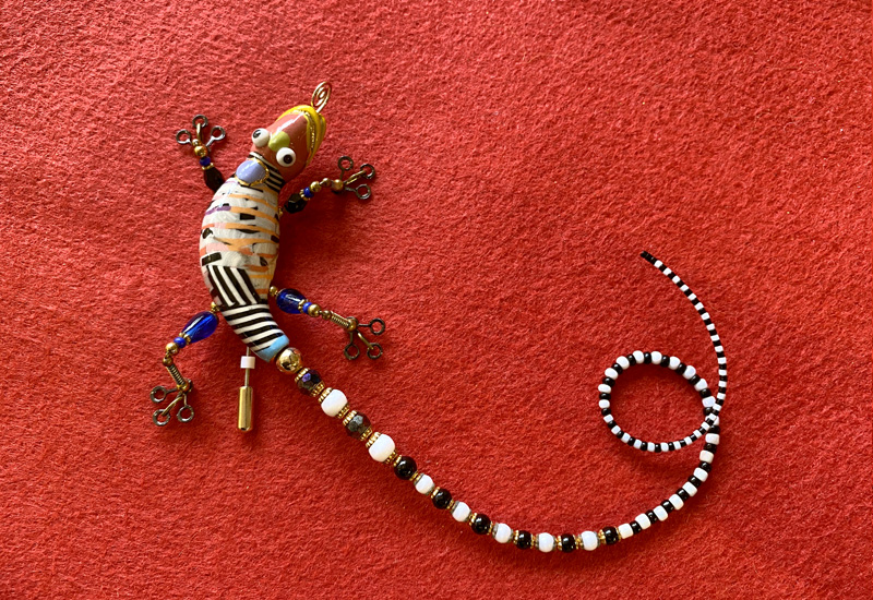 蔡爾平 純手工經典小壁虎(長尾巴) 彩鑲瓷雕塑別針胸針 蔡爾平 純手工經典小壁虎(長尾巴) 彩鑲瓷雕塑別針胸針