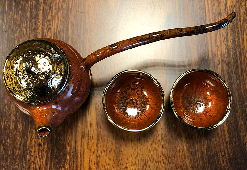 大立窯 鎏金行雲流水壺組(1壺2杯) Yii認證 結晶釉 天目釉茶杯   大立窯 鎏金行雲流水壺組(1壺2杯) Yii認證 結晶釉 天目釉茶杯