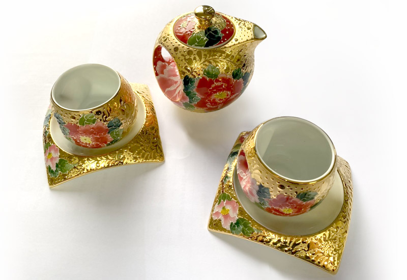 法華彩 鎏金圓緣茶壺組(1壼2杯2杯托禮盒組) 台灣MIT認證  法華彩 鎏金圓緣茶壺組(1壼2杯2杯托禮盒組) 台灣MIT認證