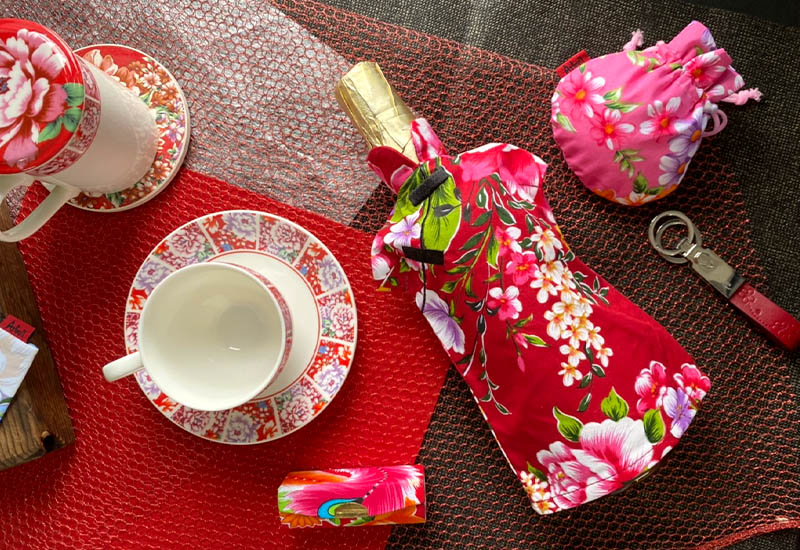 台灣花布 花布酒瓶衣-暗紅色 台灣花布 花布酒瓶衣-暗紅色