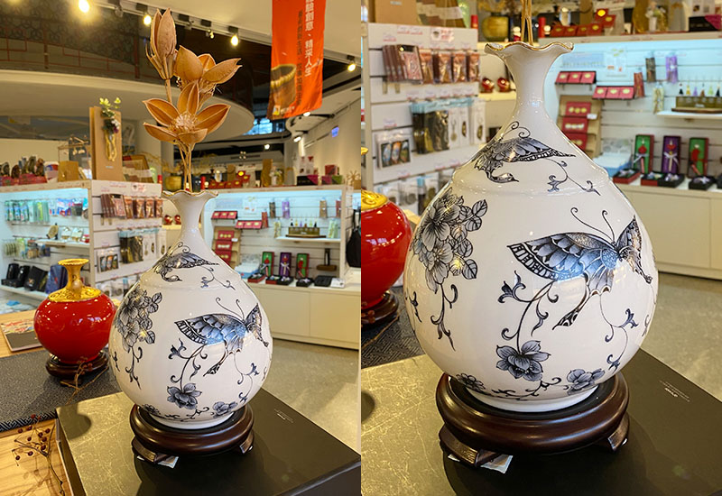 幸福綿延 青花蝴蝶荷口瓶(小) 台灣MIT認證 鶯歌燒 幸福綿延 青花蝴蝶荷口瓶(小) 台灣MIT認證 鶯歌燒