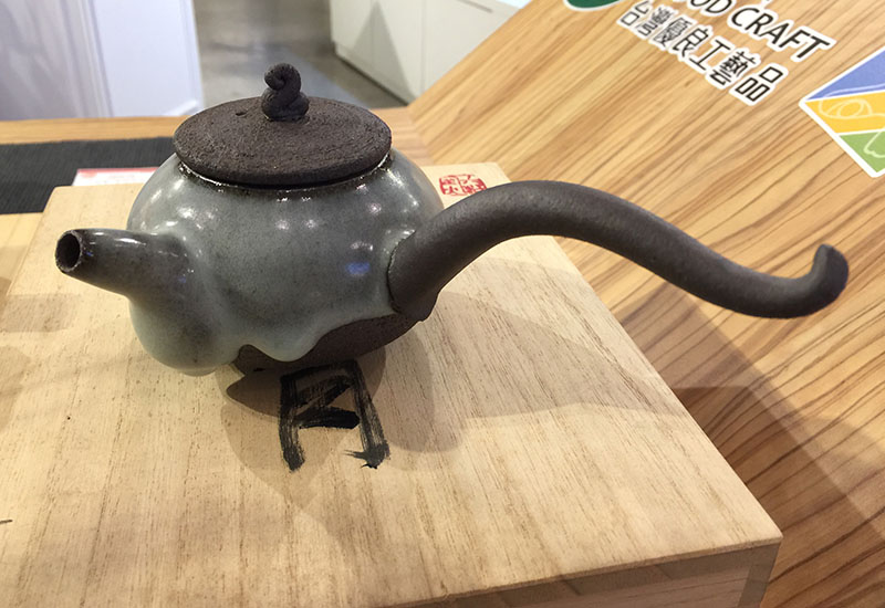 林妙芳 黑陶 墨青-飛天壺(單品)  鶯歌燒  林妙芳 黑陶 墨青-飛天壺(單品)  鶯歌燒