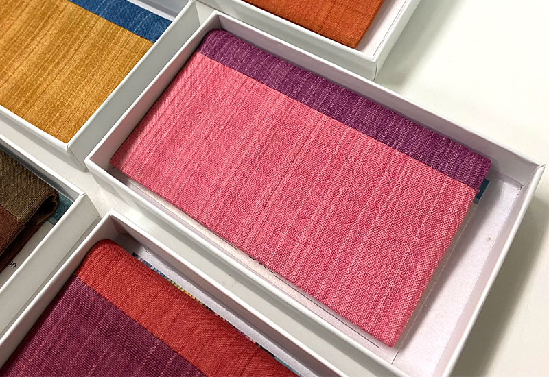 天染工坊 相見歡-天染手織絲綢雙色名片夾 天染工坊 相見歡-天染手織絲綢雙色名片夾