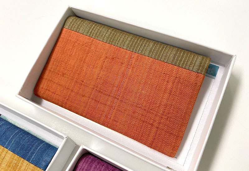 天染工坊 相見歡-天染手織絲綢雙色名片夾 天染工坊 相見歡-天染手織絲綢雙色名片夾