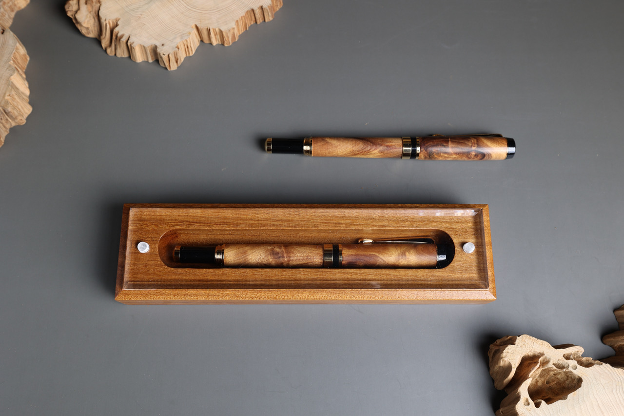 陳柏融 台灣梢楠鋼筆(鴨嘴筆)禮盒組  陳柏融 台灣梢楠鋼筆(鴨嘴筆)禮盒組