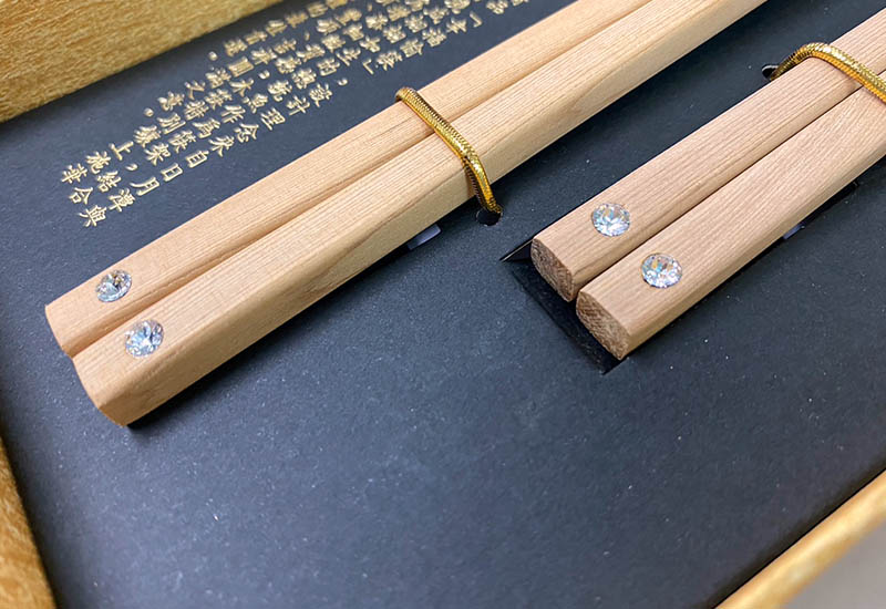 葉佳讓 幸福愉筷 檜木筷 (金銀2入組) 葉佳讓 幸福愉筷 檜木筷 (金銀2入組)