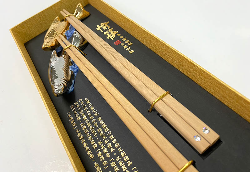 葉佳讓 幸福愉筷 檜木筷 (金銀2入組) 葉佳讓 幸福愉筷 檜木筷 (金銀2入組)