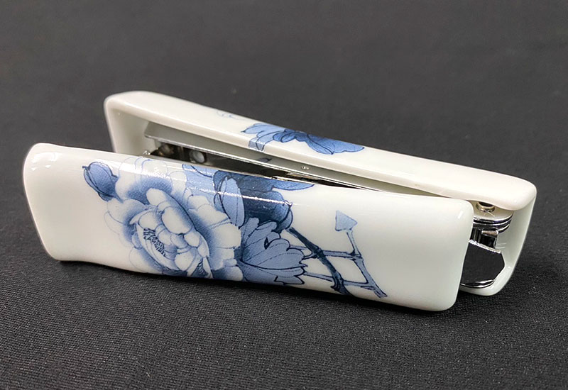 濃妝豔抹總相宜 陶瓷釘書機 台灣MIT認證 鶯歌燒 濃妝豔抹總相宜 陶瓷釘書機 台灣MIT認證 鶯歌燒