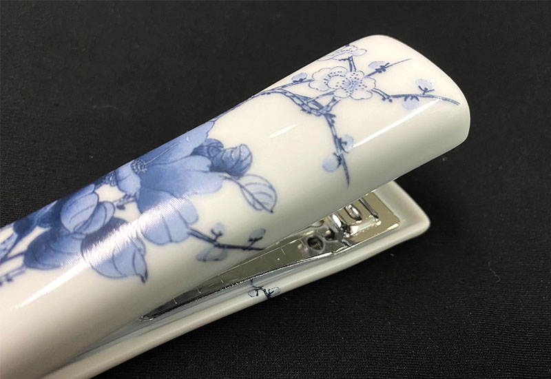 濃妝豔抹總相宜 陶瓷釘書機 台灣MIT認證 鶯歌燒 濃妝豔抹總相宜 陶瓷釘書機 台灣MIT認證 鶯歌燒