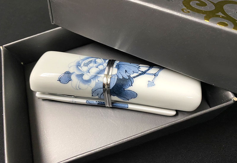 濃妝豔抹總相宜 陶瓷釘書機 台灣MIT認證 鶯歌燒 濃妝豔抹總相宜 陶瓷釘書機 台灣MIT認證 鶯歌燒