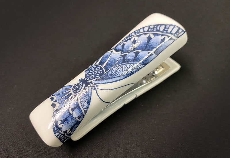 濃妝豔抹總相宜 陶瓷釘書機 台灣MIT認證 鶯歌燒 濃妝豔抹總相宜 陶瓷釘書機 台灣MIT認證 鶯歌燒