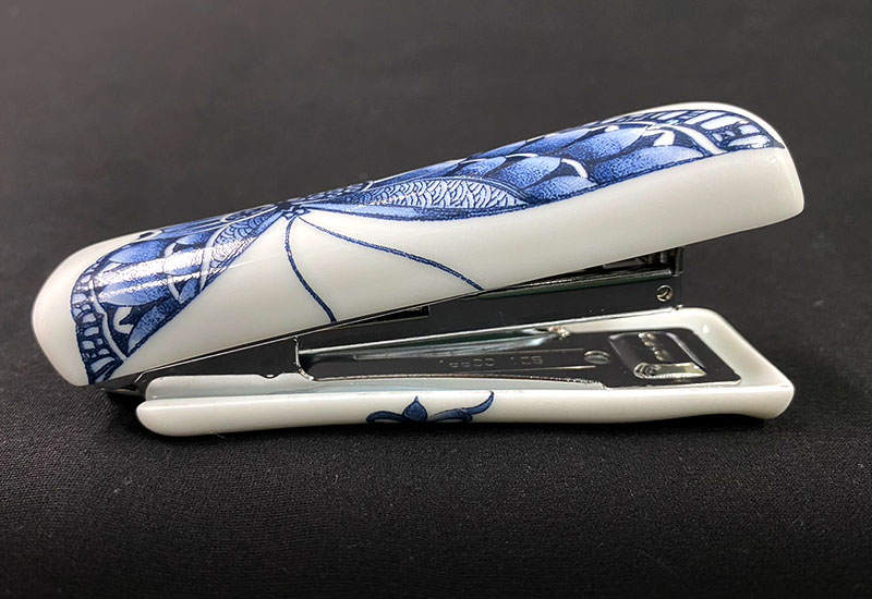 濃妝豔抹總相宜 陶瓷釘書機 台灣MIT認證 鶯歌燒 濃妝豔抹總相宜 陶瓷釘書機 台灣MIT認證 鶯歌燒