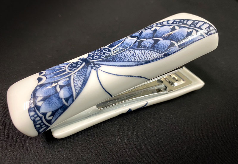 濃妝豔抹總相宜 陶瓷釘書機 台灣MIT認證 鶯歌燒 濃妝豔抹總相宜 陶瓷釘書機 台灣MIT認證 鶯歌燒