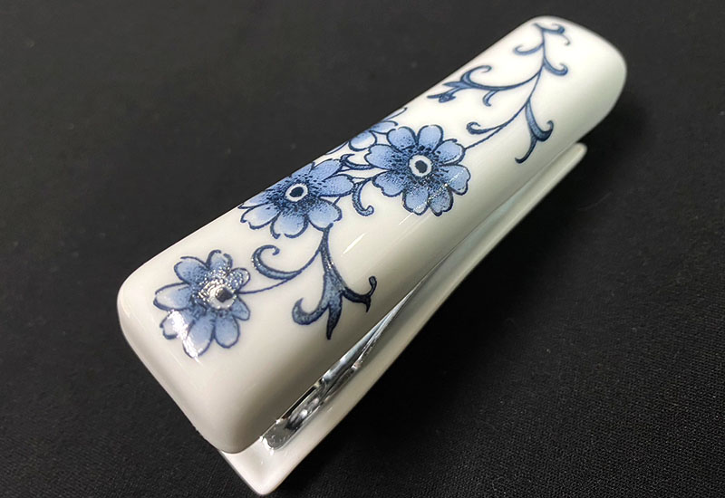 濃妝豔抹總相宜 陶瓷釘書機 台灣MIT認證 鶯歌燒 濃妝豔抹總相宜 陶瓷釘書機 台灣MIT認證 鶯歌燒