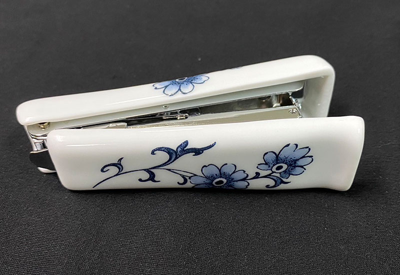 濃妝豔抹總相宜 陶瓷釘書機 台灣MIT認證 鶯歌燒 濃妝豔抹總相宜 陶瓷釘書機 台灣MIT認證 鶯歌燒