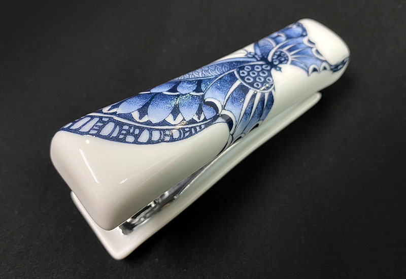 濃妝豔抹總相宜 陶瓷釘書機 台灣MIT認證 鶯歌燒 濃妝豔抹總相宜 陶瓷釘書機 台灣MIT認證 鶯歌燒