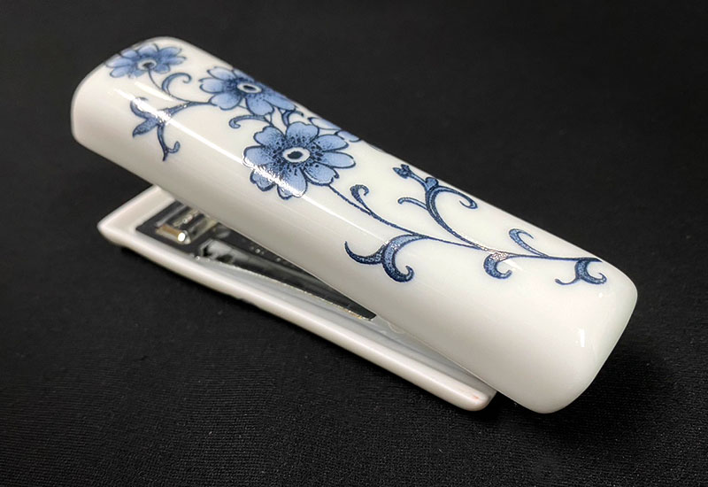 濃妝豔抹總相宜 陶瓷釘書機 台灣MIT認證 鶯歌燒 濃妝豔抹總相宜 陶瓷釘書機 台灣MIT認證 鶯歌燒