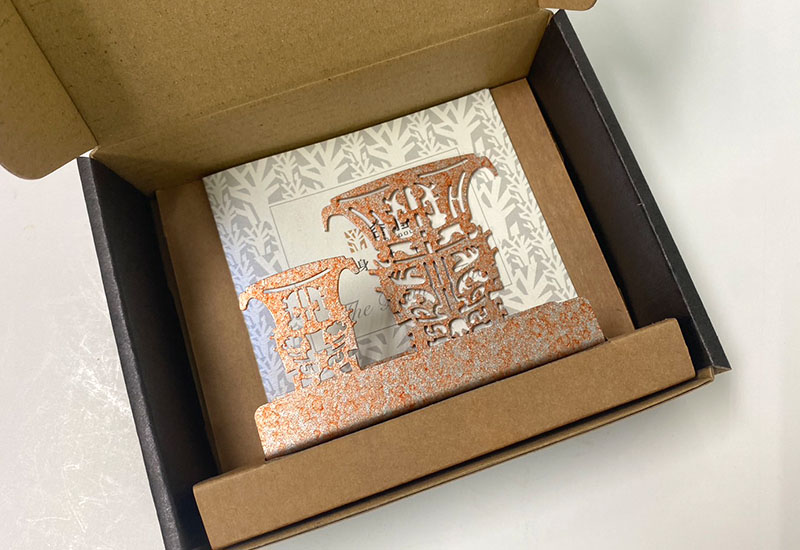 谷同金 案上喜閱-祖乙尊(多色) 名片架  谷同金 案上喜閱-祖乙尊(多色) 名片架