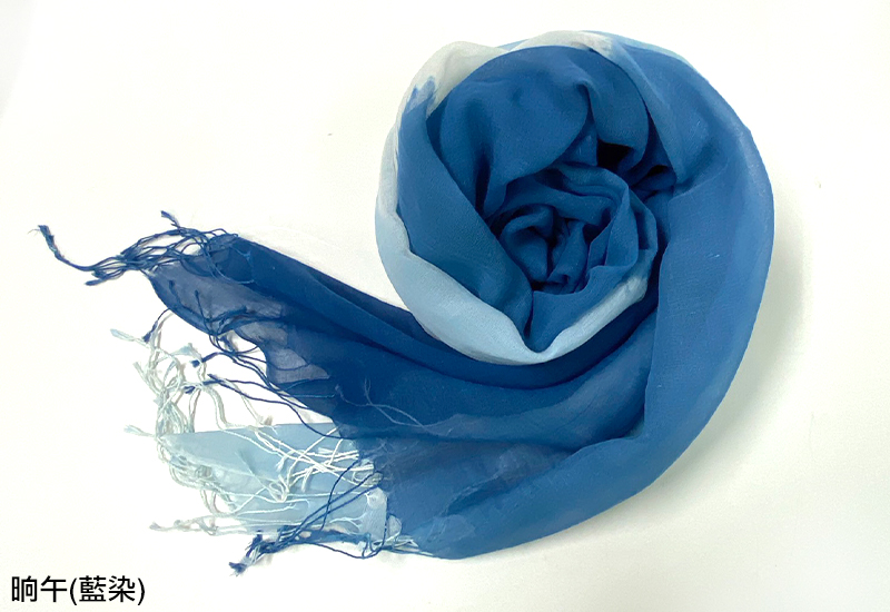 天染工坊 山鄉組曲— 天然藍靛多層次疊染棉圍巾(3款可選) 天染工坊 山鄉組曲— 天然藍靛多層次疊染棉圍巾(3款可選)