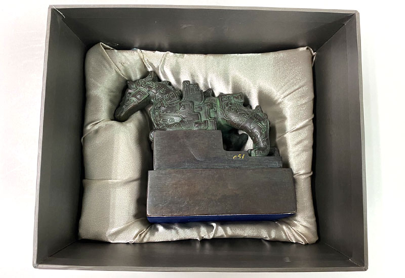 呦呦 楊英風 飛龍(銅)  台灣雕塑藝術 銅雕  呦呦 楊英風 飛龍(銅)  台灣雕塑藝術 銅雕