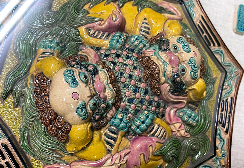 呂勝南 NH- 0216 雙獅戲球(含框與玻璃面) 呂勝南 NH- 0216 雙獅戲球(含框與玻璃面)