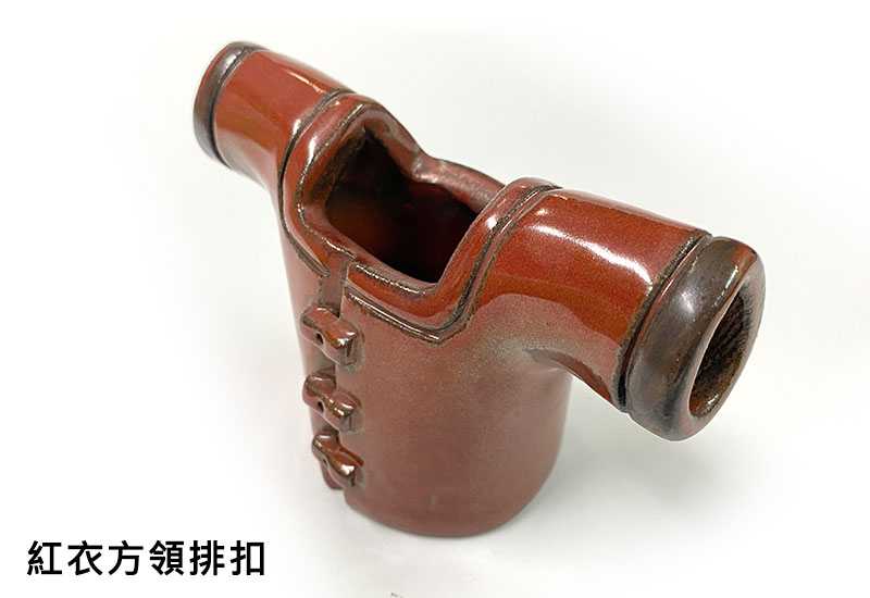 客家服飾筆筒-紅衣方領排扣 客家服飾筆筒-紅衣方領排扣