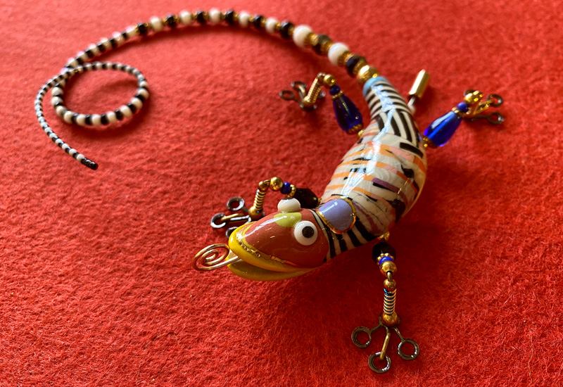 蔡爾平 純手工經典小壁虎(長尾巴) 彩鑲瓷雕塑別針胸針 蔡爾平 純手工經典小壁虎(長尾巴) 彩鑲瓷雕塑別針胸針