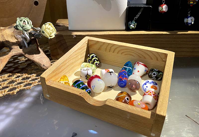 花蓮勵馨 琉璃珠 小 花蓮勵馨 琉璃珠 小