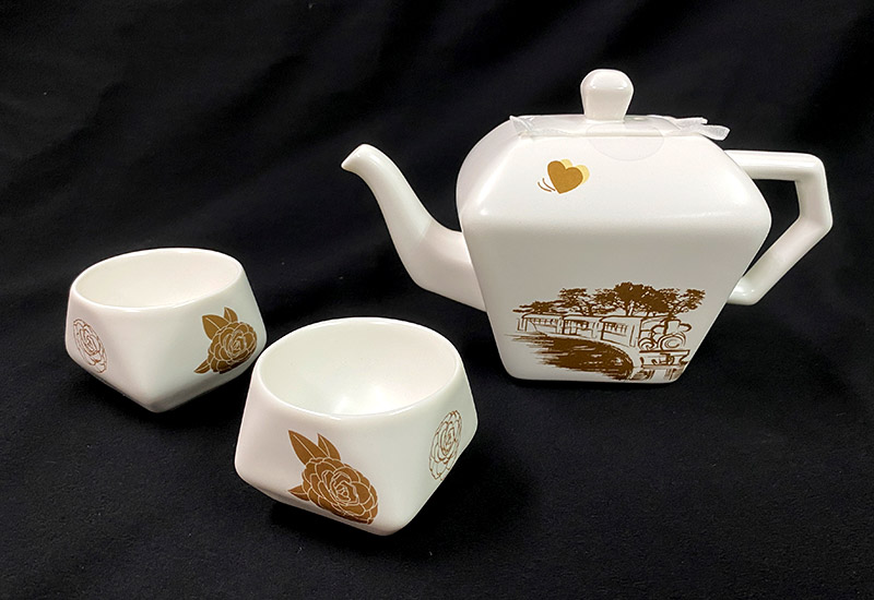 L41風華台灣天燈後把茶具組(一壺二杯) L41風華台灣天燈後把茶具組(一壺二杯)