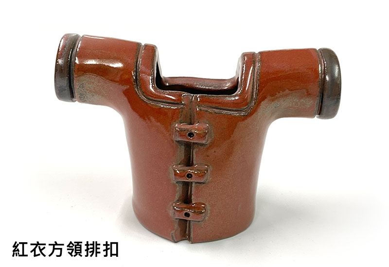 客家服飾筆筒-紅衣方領排扣 客家服飾筆筒-紅衣方領排扣