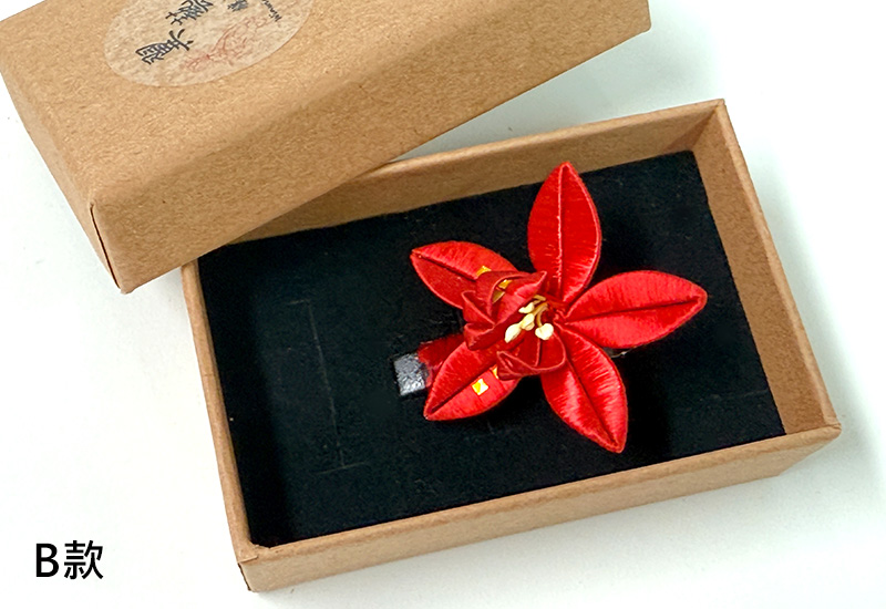 傳統紅春仔花(玉蘭花) 夾胸針髮梳 傳統紅春仔花(玉蘭花) 夾胸針髮梳