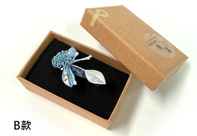 傳統紅春仔花(圓仔花)夾/胸針/髮梳 傳統紅春仔花(圓仔花)夾/胸針/髮梳