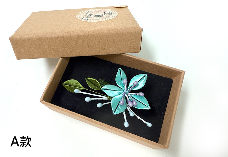 傳統紅春仔花(百合花)夾/胸針/髮梳 傳統紅春仔花(百合花)夾/胸針/髮梳